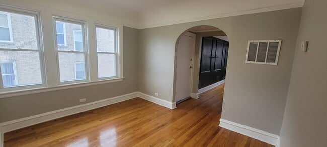 Foto del edificio - 2053 N Keeler Ave