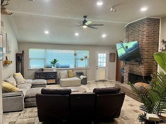 Foto del edificio - 304 Springridge Ln