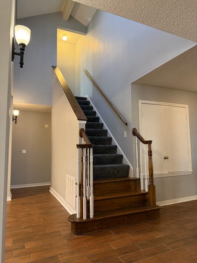 Foto del edificio - 1020 Mcdale Ln