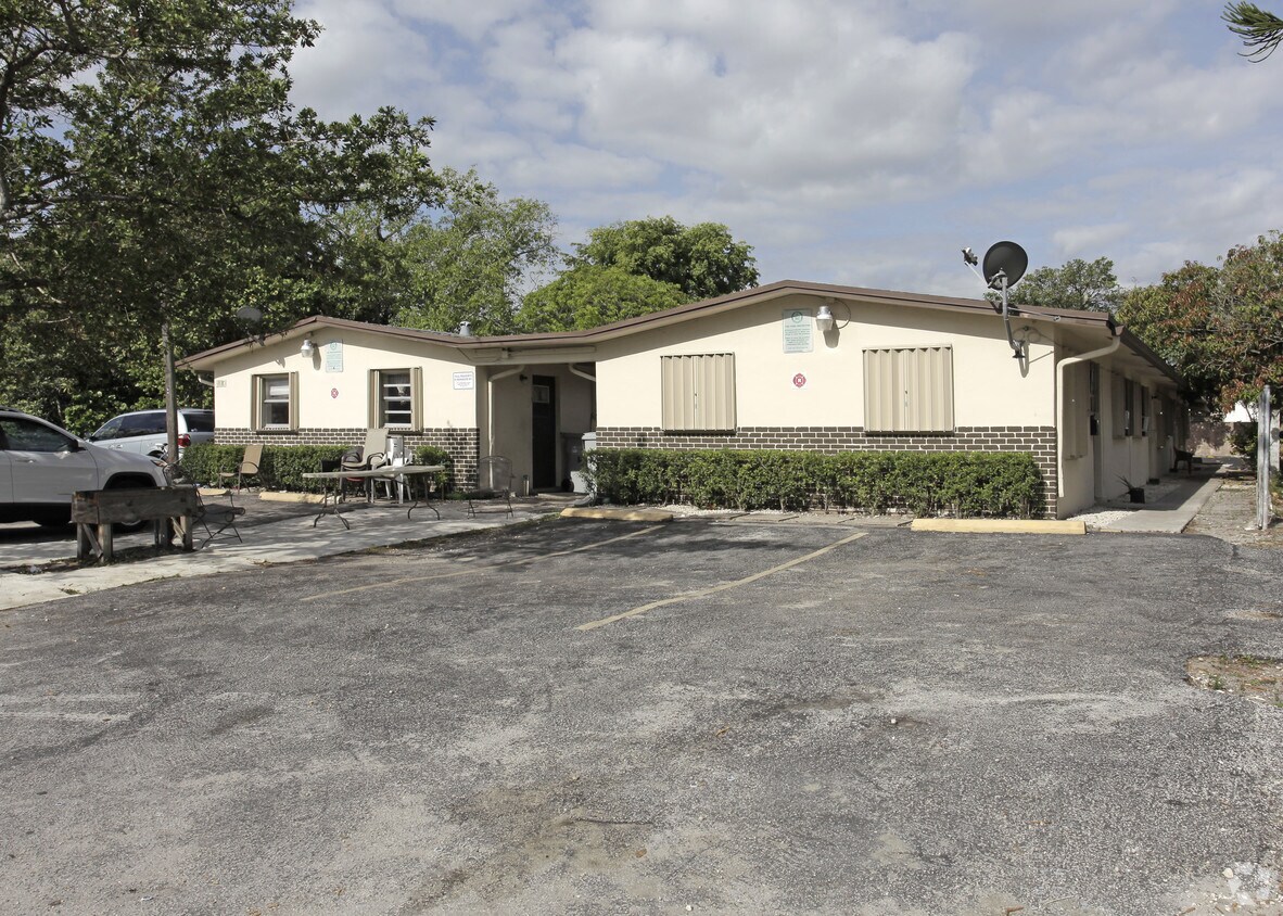 Primary Photo - 417 NW 7th Ave