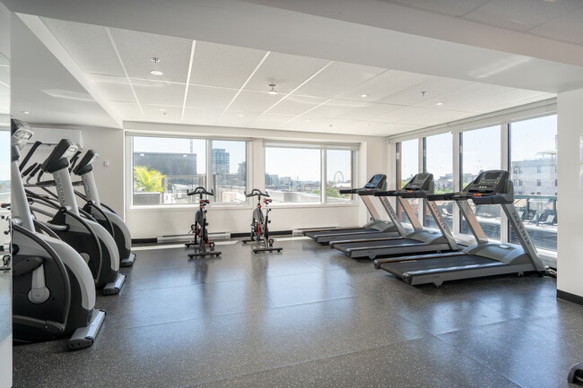 Building Photo - Glo 2 - Ville-Marie Apartments