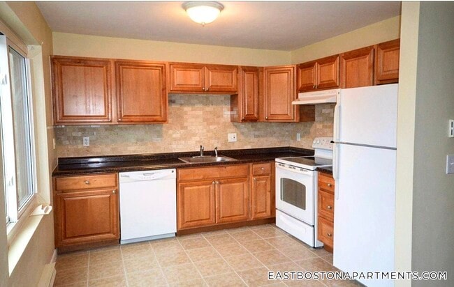 Foto del edificio - 128 Marginal St