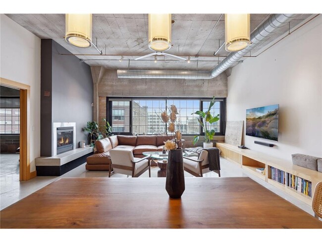 Building Photo - 525 N 3rd St
