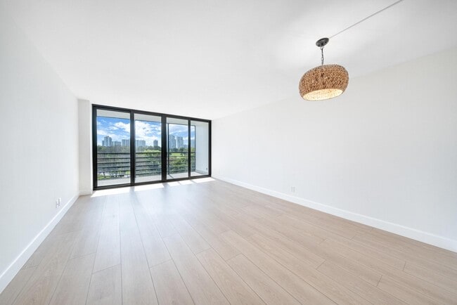Building Photo - 20400 W Country Club Dr