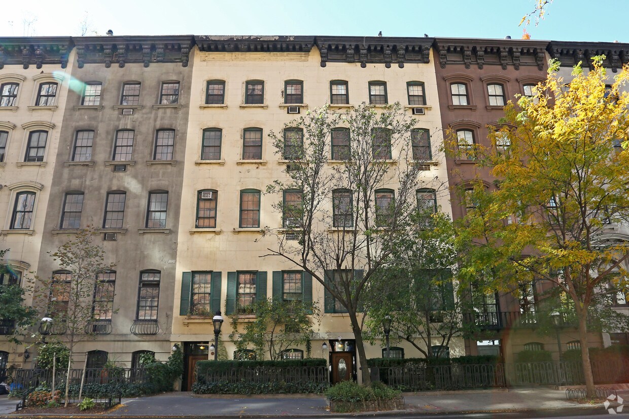 Building Photo - 458 W 23rd St