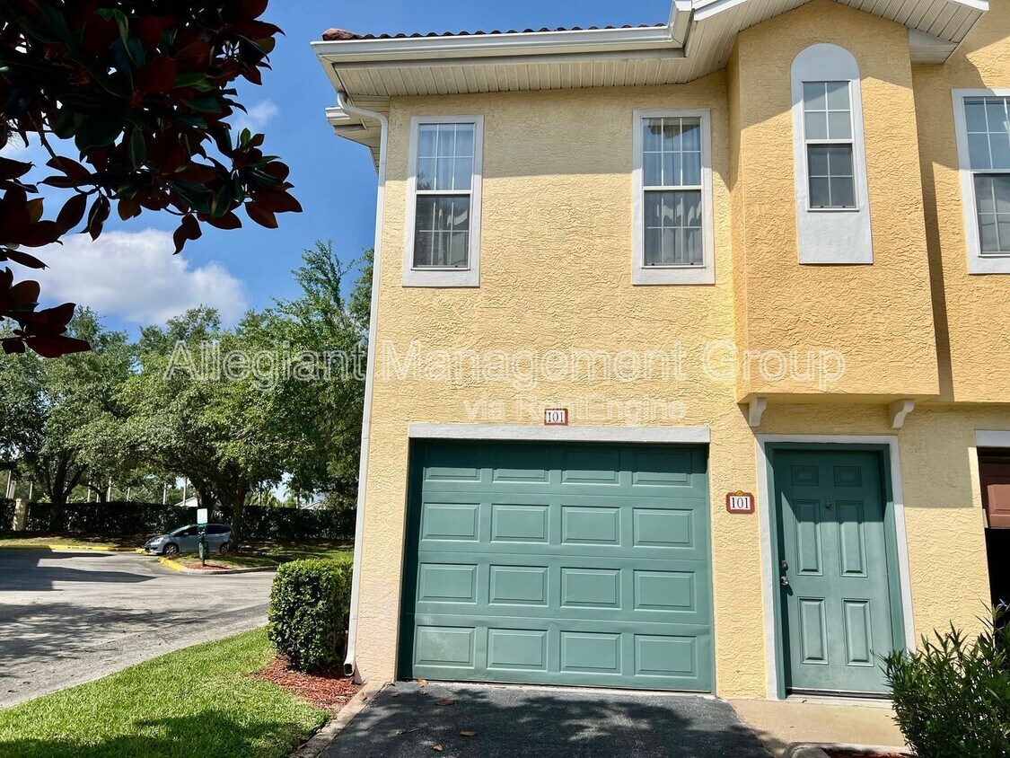Foto principal - 12016 Villanova Dr