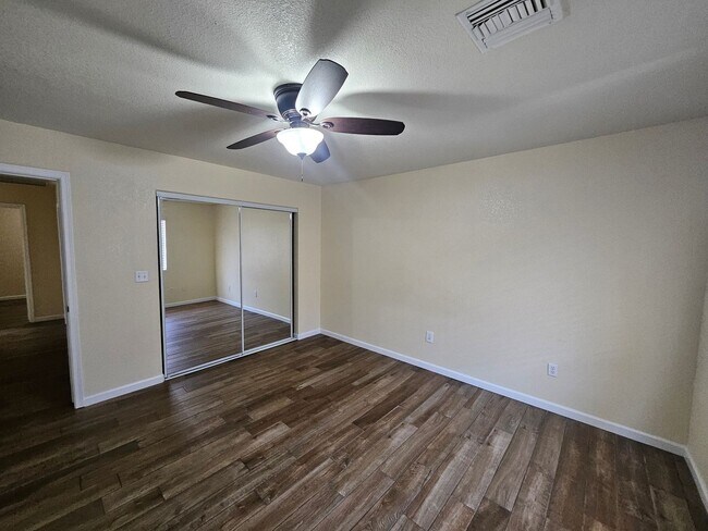 Building Photo - 3 Bedroom Home Located in Bullhead City