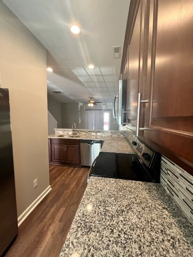 Foto del edificio - 2 bedroom 2.5 bath townhome available