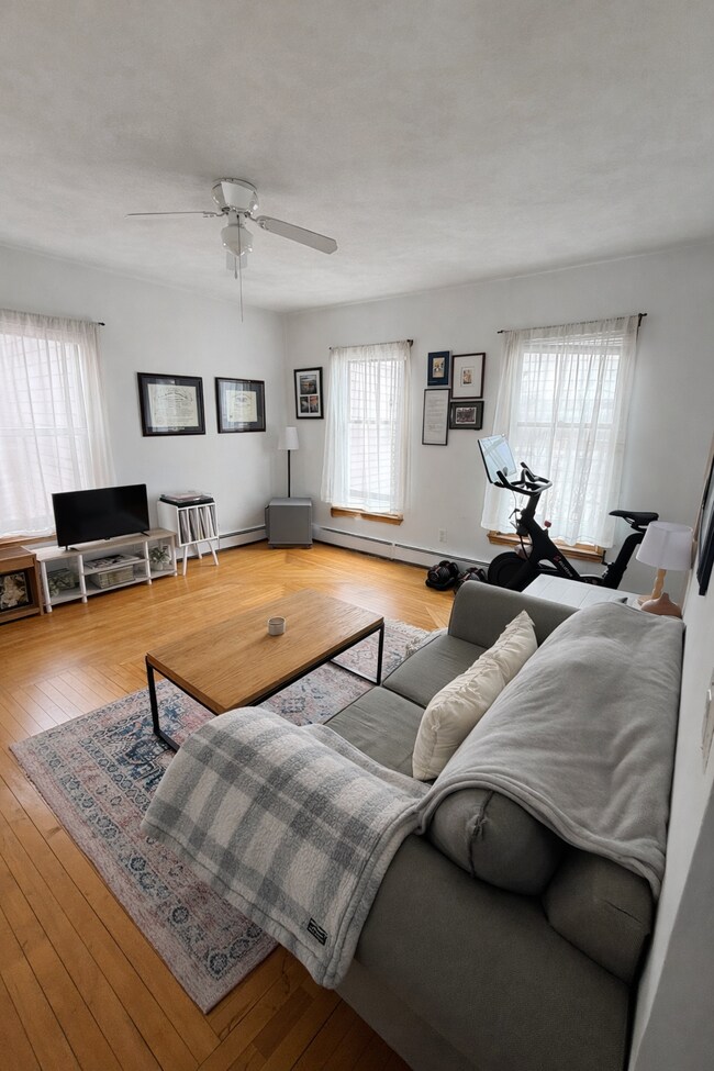 Foto del edificio - 585 Somerville Ave