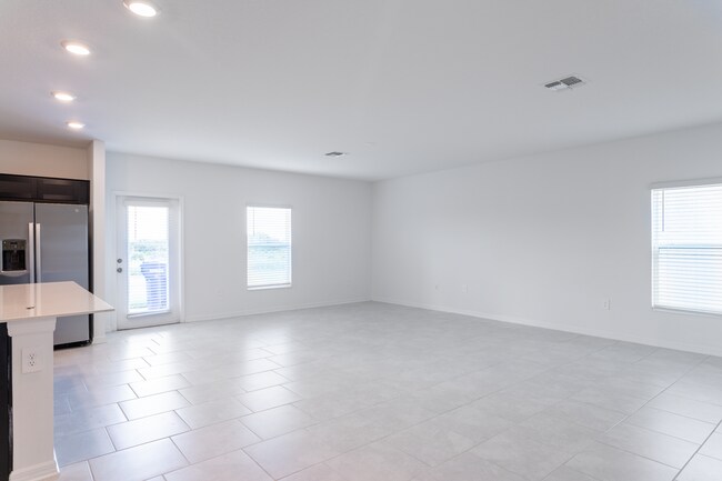 Foto del edificio - 565 Reggie Rd