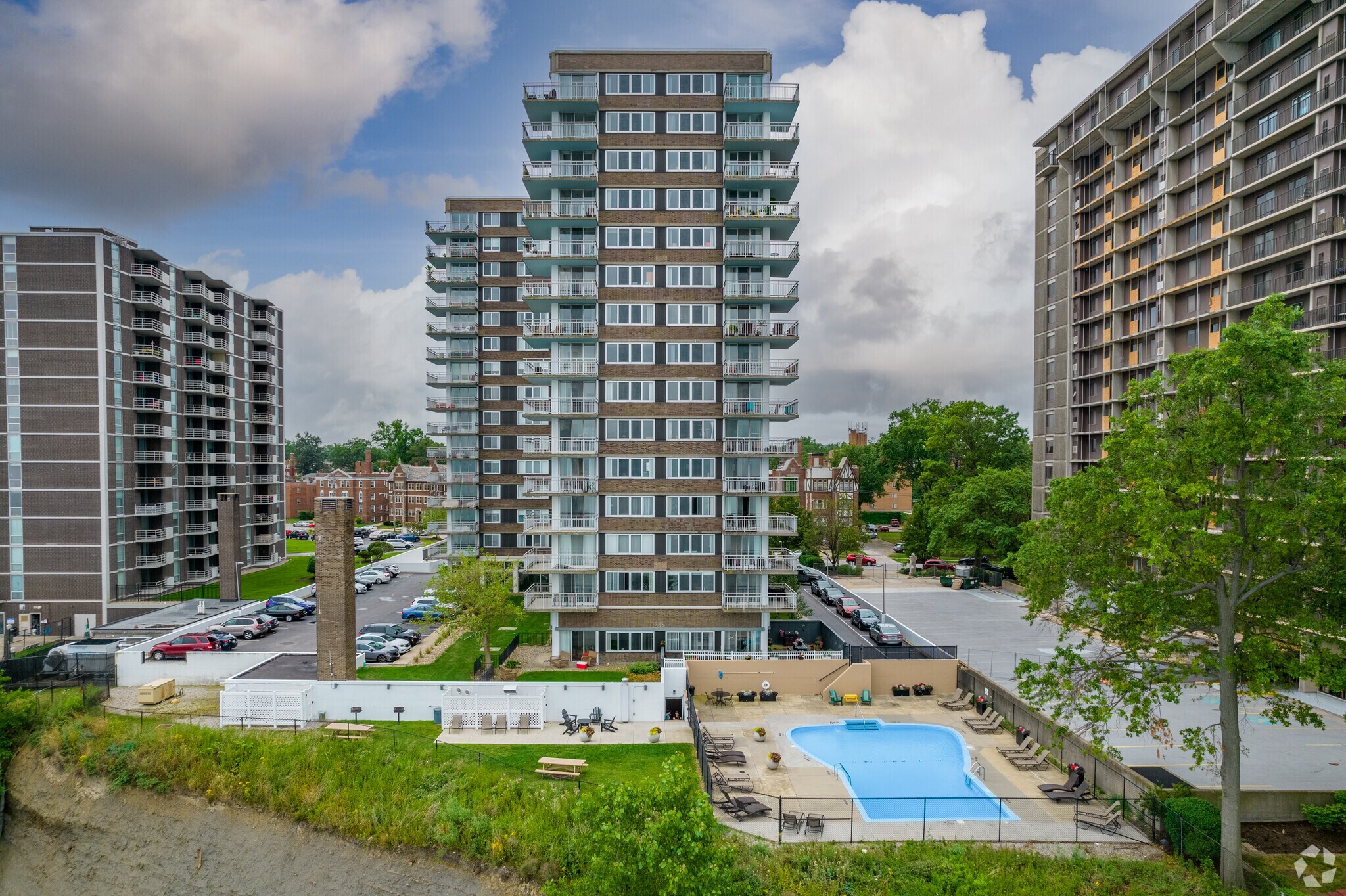 12000 Edgewater – photo 1