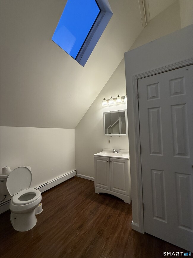 Foto del edificio - 1840 Barnum Ave