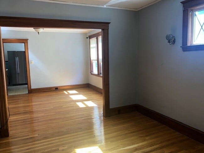 Building Photo - 100 Egerton Rd