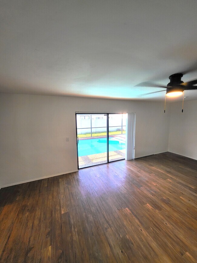 Building Photo - 868 Creighton Dr