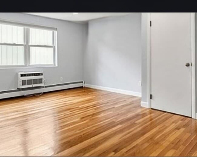 Building Photo - 31 Montvale Ave