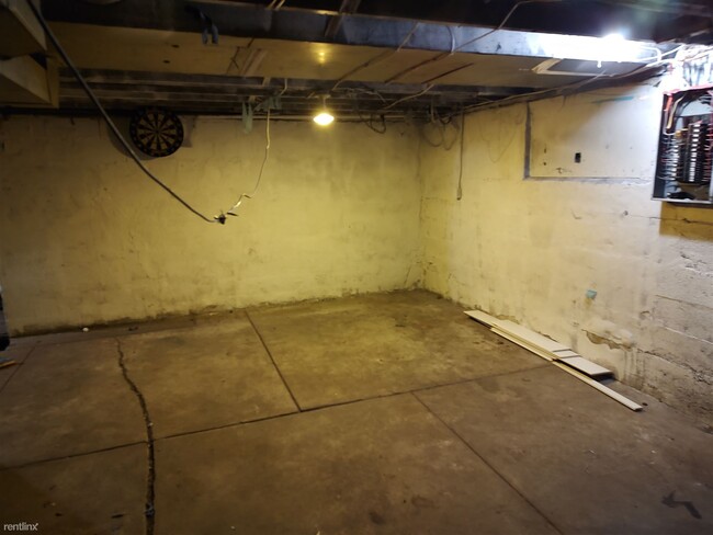 Building Photo - 3 br, 1 bath House - 125 West Washington S...