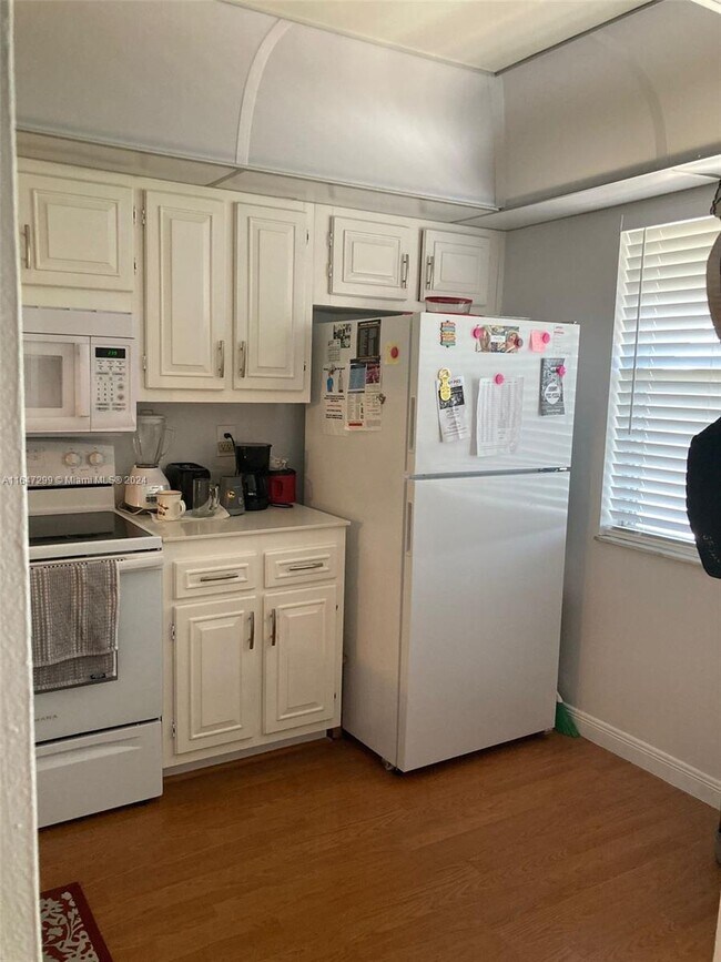 Foto del edificio - 4502 Martinique Way