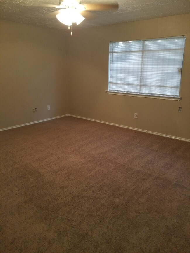 Foto del edificio - 7902 Arbor Glen Rd