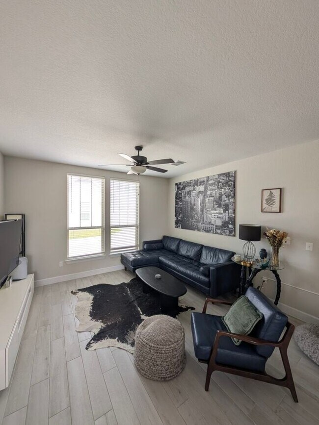Building Photo - Charming 3BR 3BA House in Easton Park - Au...