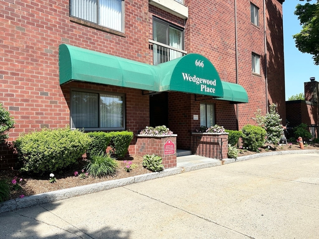 666 Main St Unit 211, Winchester, MA 01890 Condo for Rent in