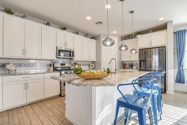 Building Photo - 417 E Emerald Dr