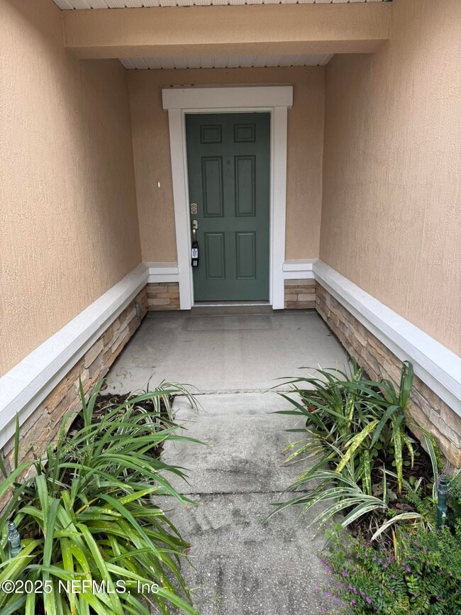 Foto del edificio - 348 Auburn Oaks Rd E