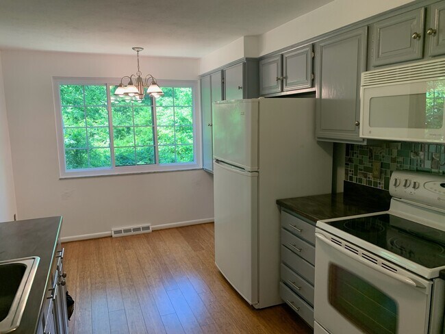 Foto del edificio - 111 Little Glen Dr