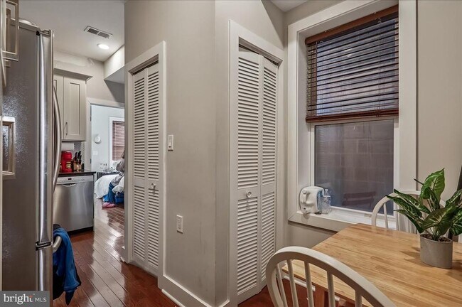 Building Photo - 30 Hanover Pl NW