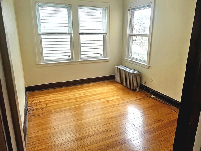 Foto del edificio - 3540 N New England Ave