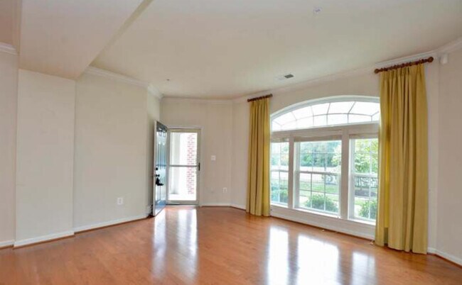 Foto del edificio - 904 Hall Station Dr
