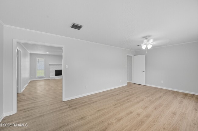 Building Photo - 119 Canada Dr