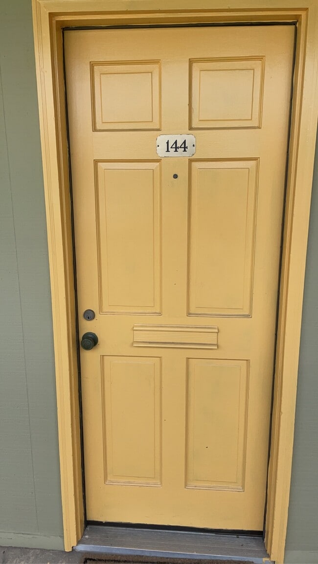 Photo - 807 W Trinity Ave Apartment