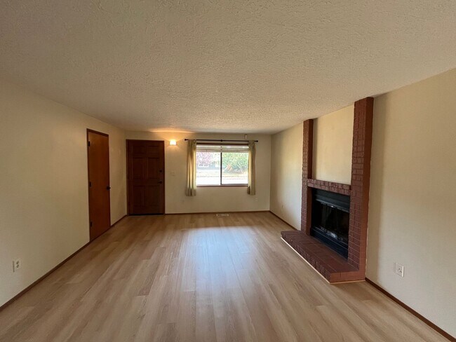 Foto del edificio - 6636 SE Reedway St