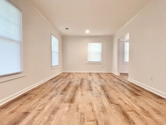 Foto del edificio - 5492 Olde Towne Rd