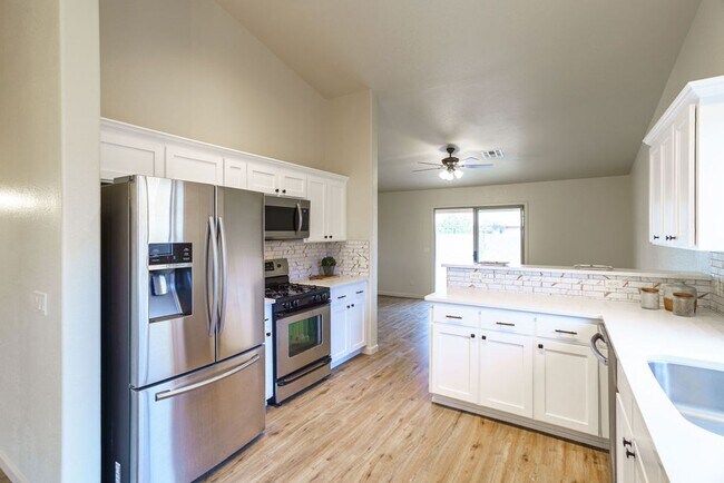 Foto del edificio - Elegant, Exclusive & Exquisite in this dre...