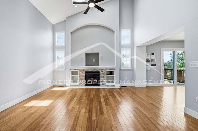 Building Photo - 333 Sanders Cir