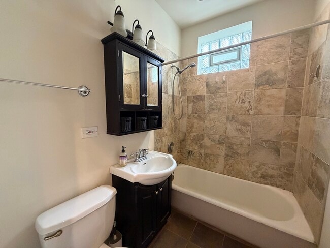 Foto del edificio - 4621 N Rockwell St