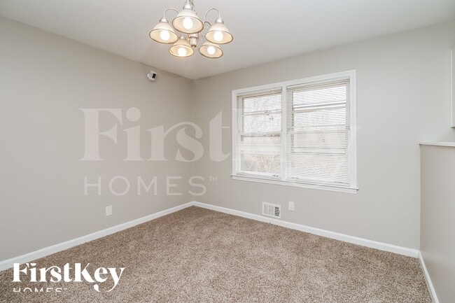 Building Photo - 2672 Lilac Dr