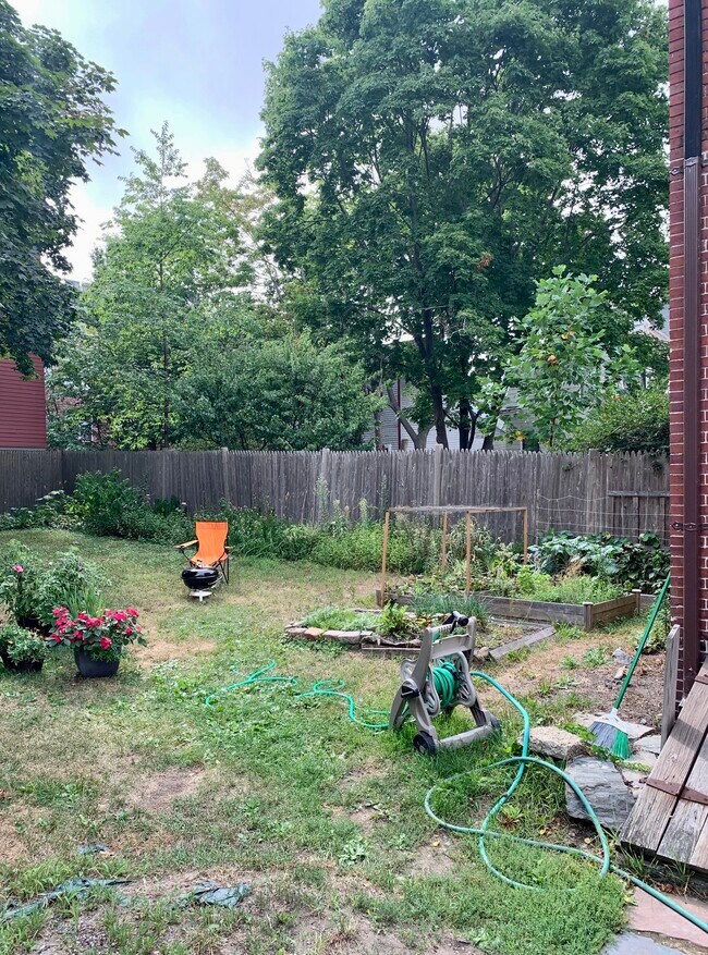Shared backyard for grilling or gardening - 112 Winter St