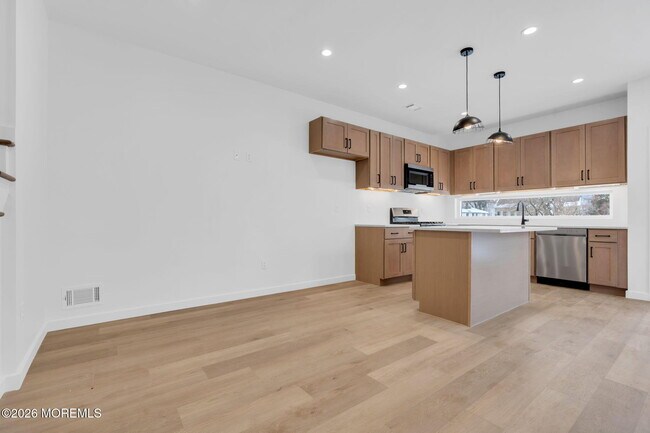 Foto del edificio - 211 Dewitt Ave