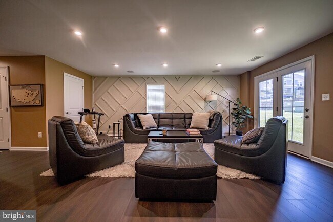 Building Photo - 10680 Hinton Wy