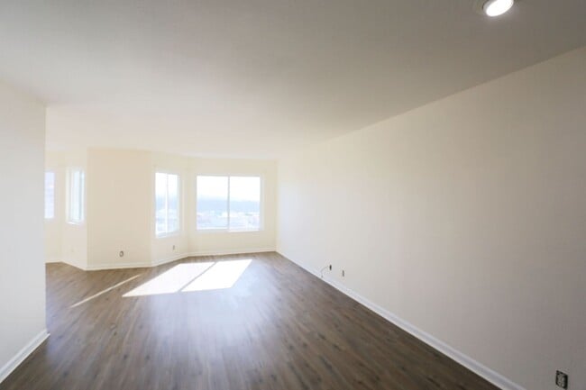 Foto del edificio - 7221 Geary Blvd