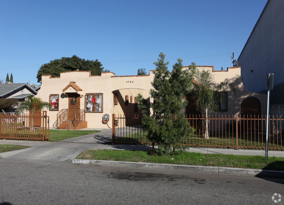 Building Photo - 3745 E 57th St