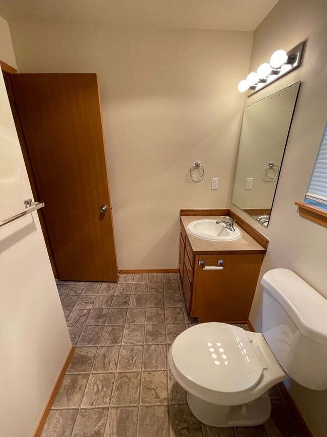 Building Photo - Beautiful, Spacious 4 Bedroom - 2.75 Bath ...