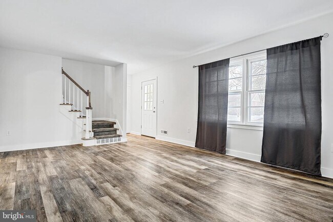 Foto del edificio - 421 Appletree Rd