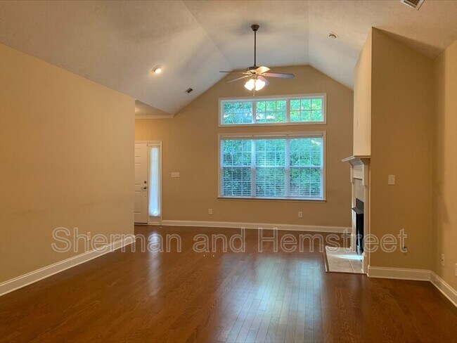 Building Photo - 2404 Amberley Dr
