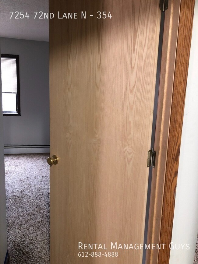 Building Photo - Very nice 1 Bed 1 Bath Condo! Pool and Gar...