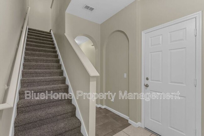 Building Photo - 10392 Park Commons Dr