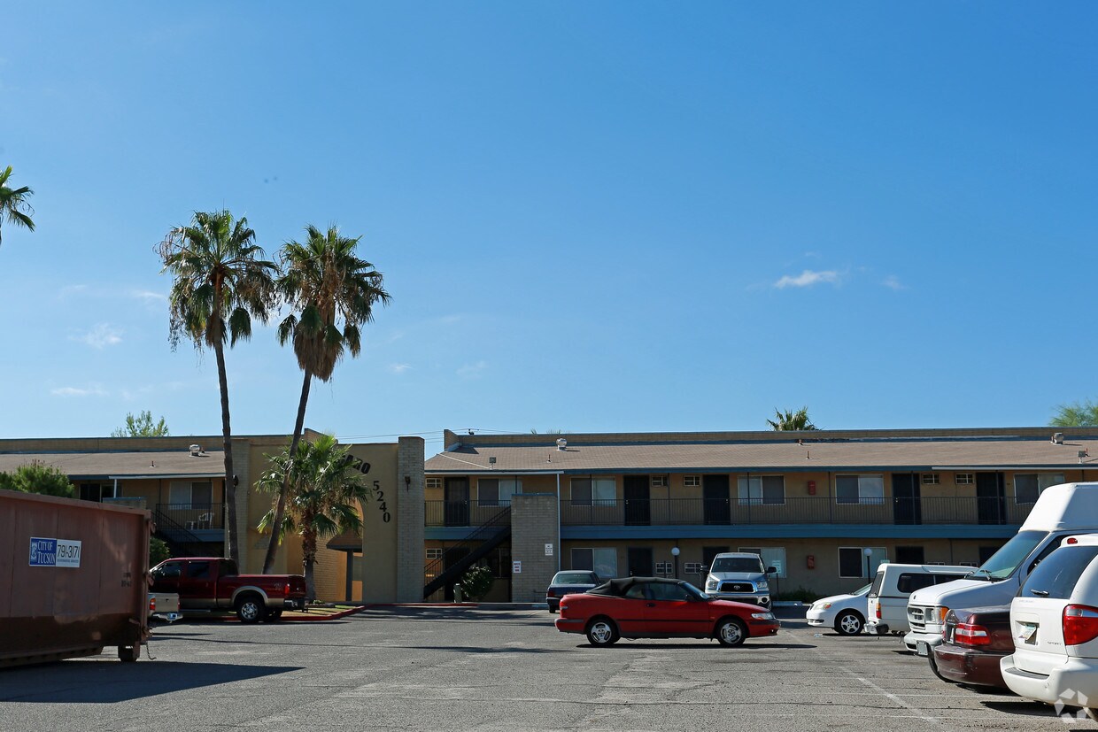 Building Photo - Casa de Caro Apartments