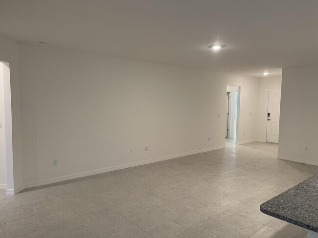 Foto del edificio - 2415 Roygaris St